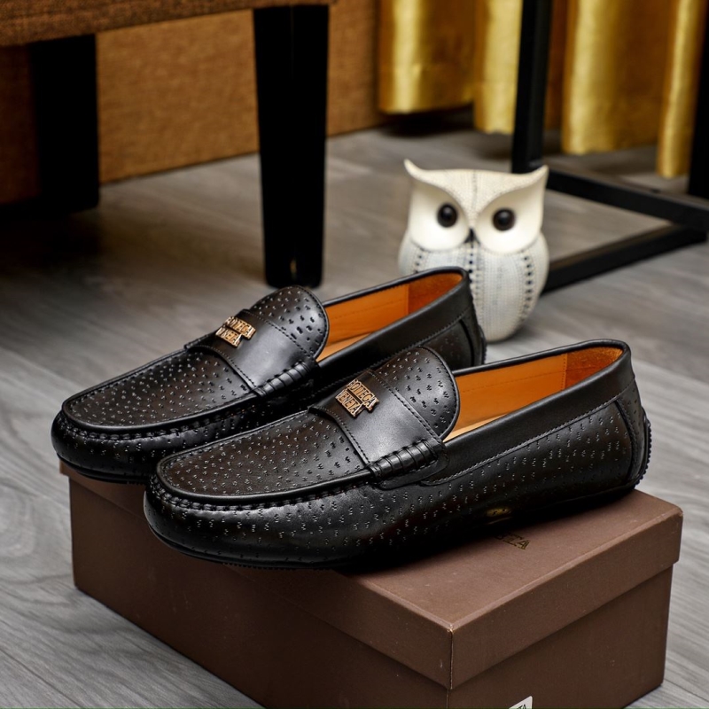 bo*te*ga Ve*ne*ta leather shoes